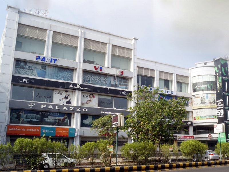 CAMPUS CORNER 1